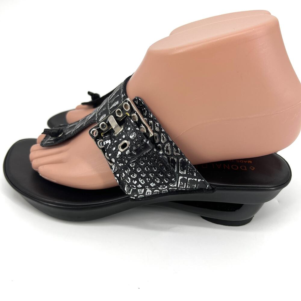 Donald Pliner Coyne Womens Black Moc Croc Metallic Sandals Size 6 Preowned